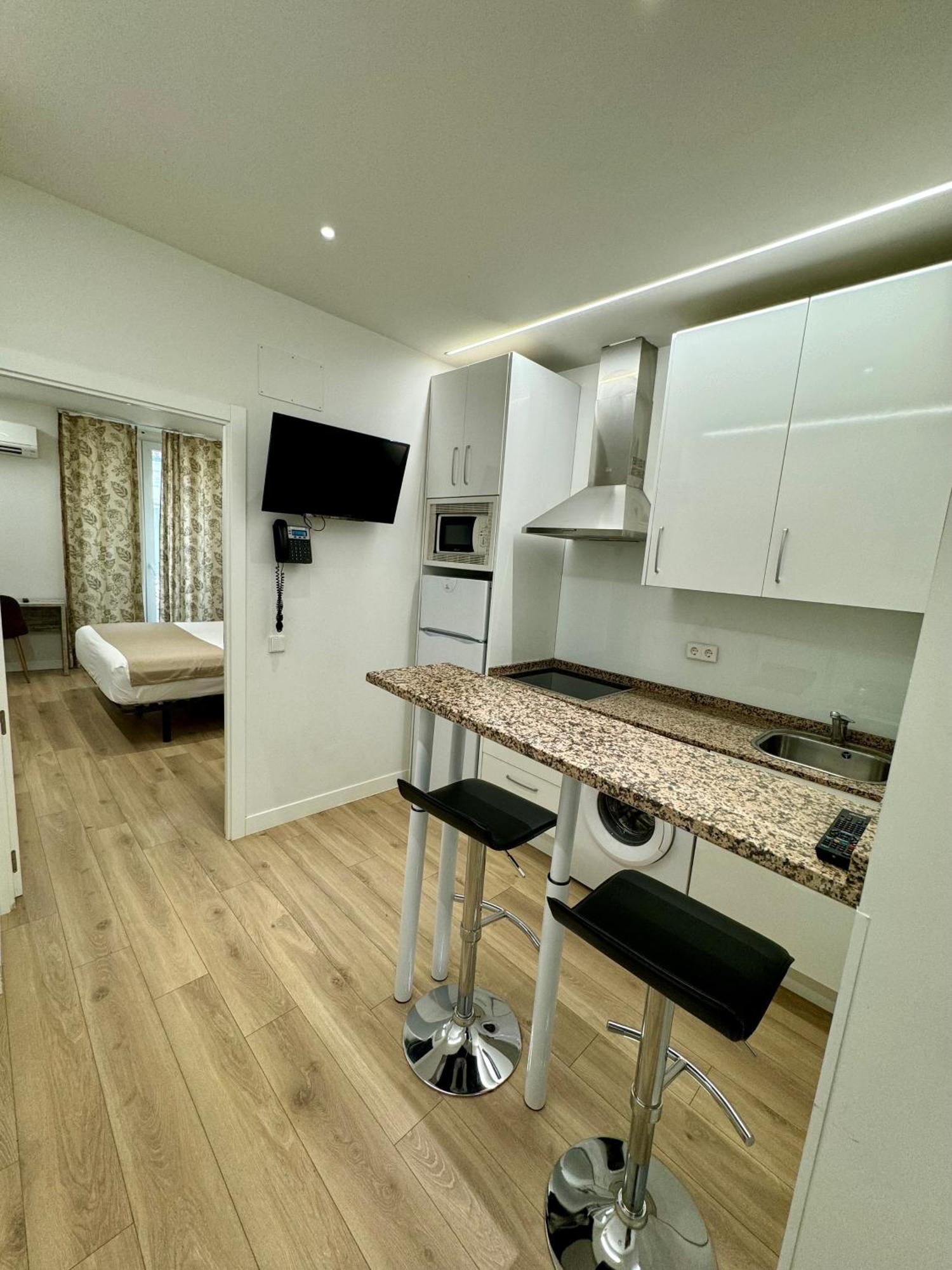 Apartamentos Apolo มาดริด ภายนอก รูปภาพ