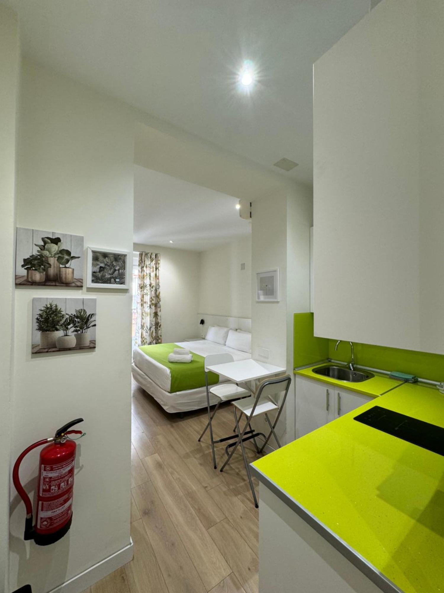 Apartamentos Apolo มาดริด ภายนอก รูปภาพ