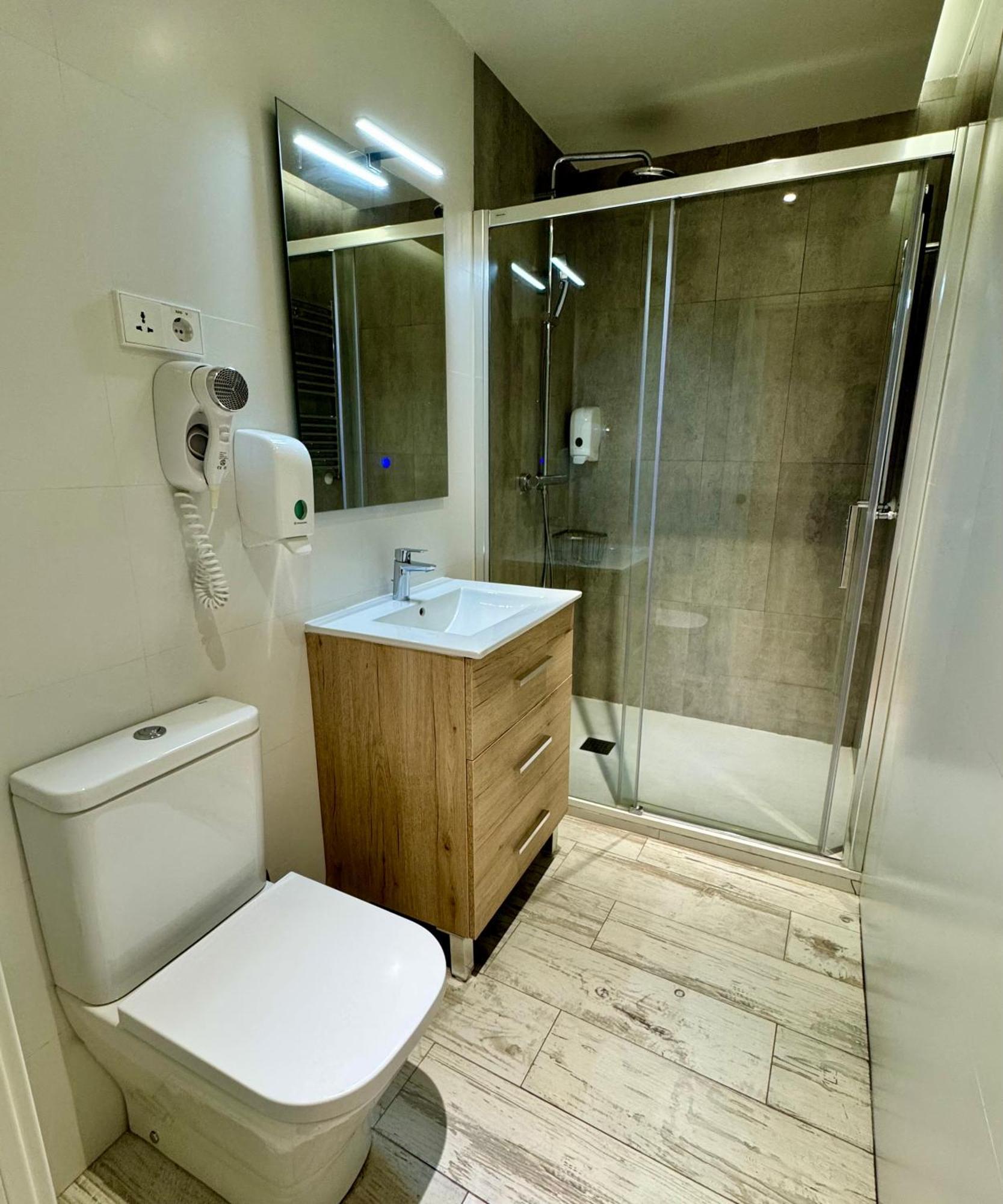 Apartamentos Apolo มาดริด ภายนอก รูปภาพ