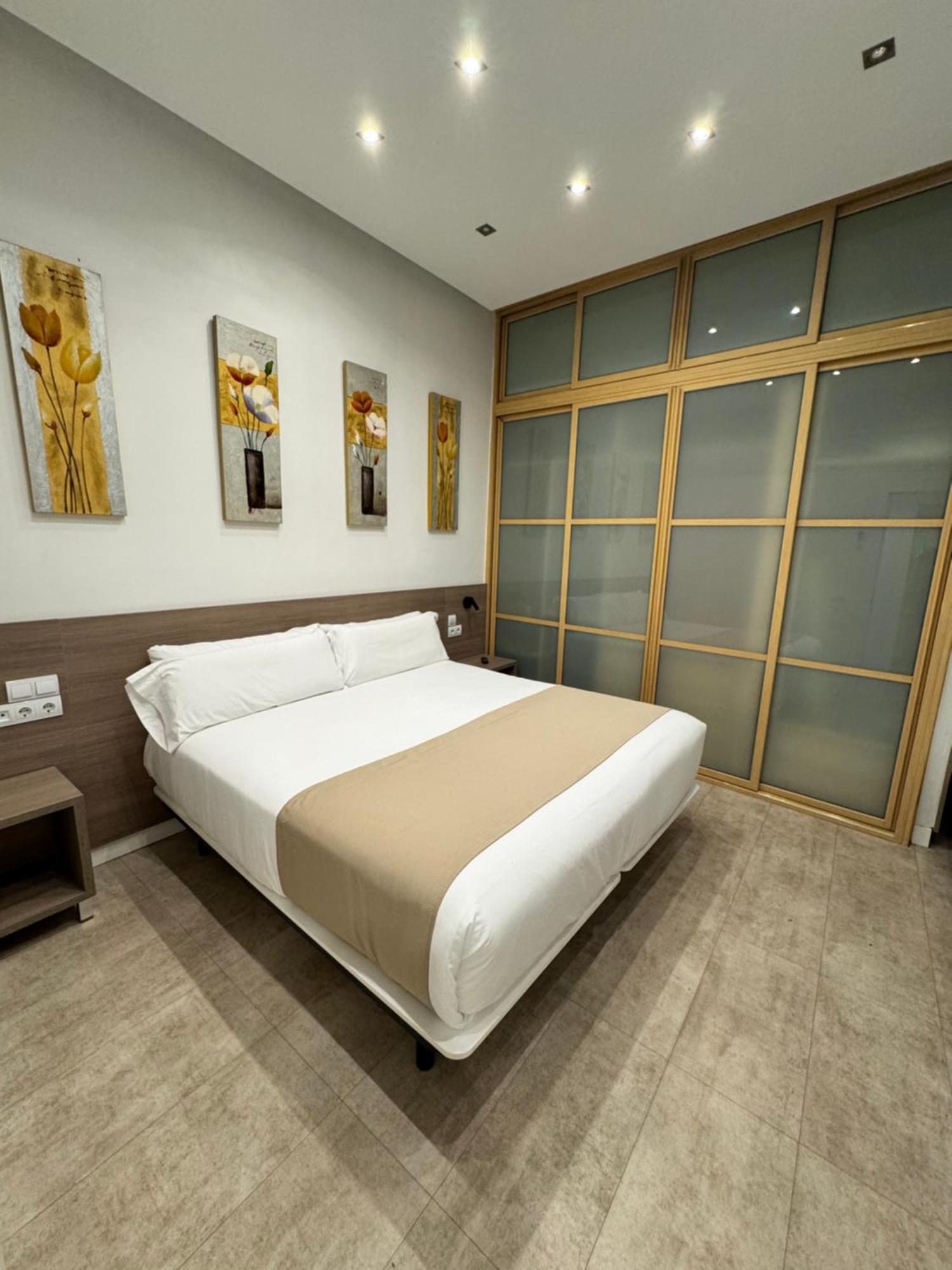 Apartamentos Apolo มาดริด ภายนอก รูปภาพ
