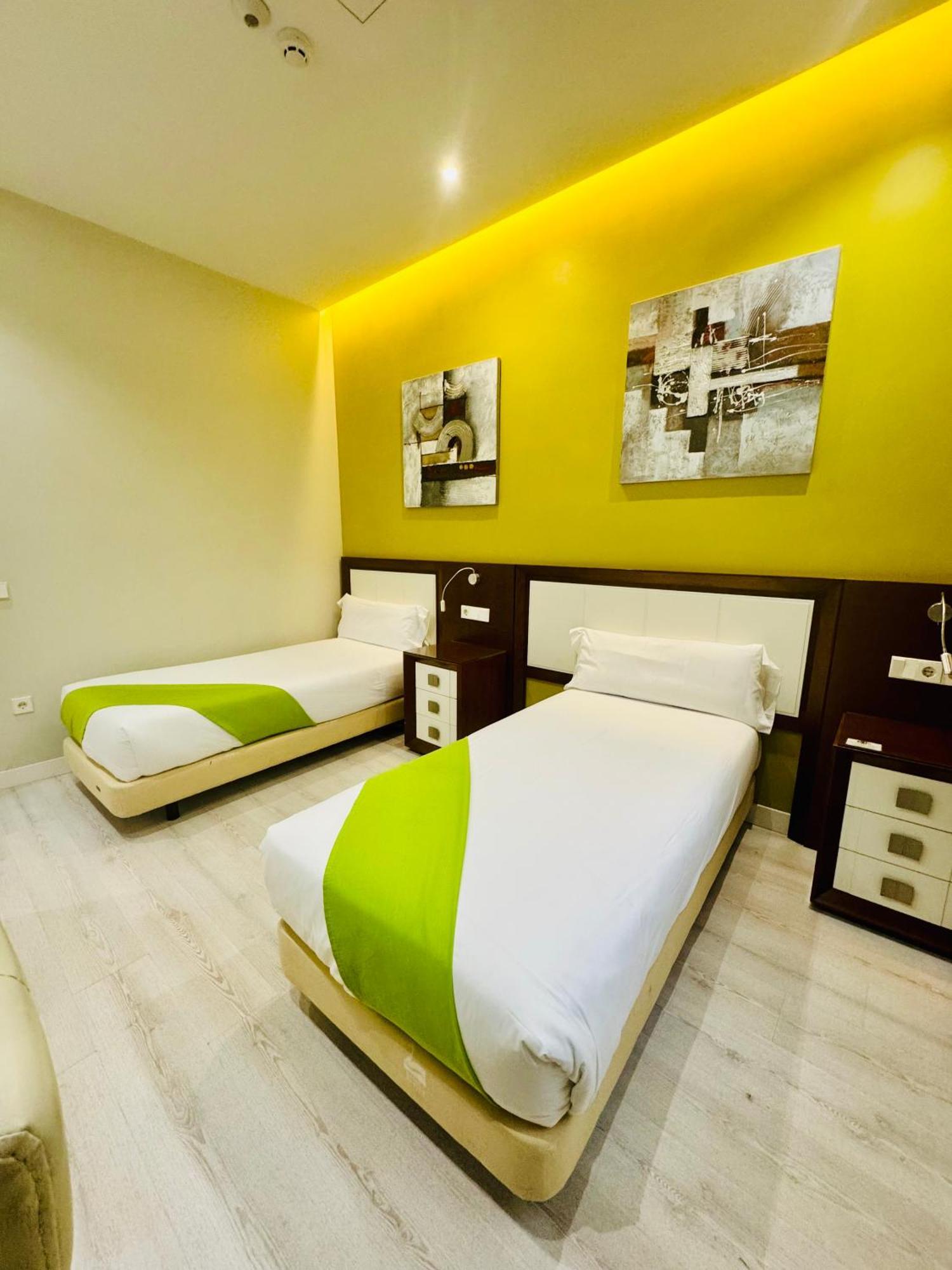 Apartamentos Apolo มาดริด ภายนอก รูปภาพ