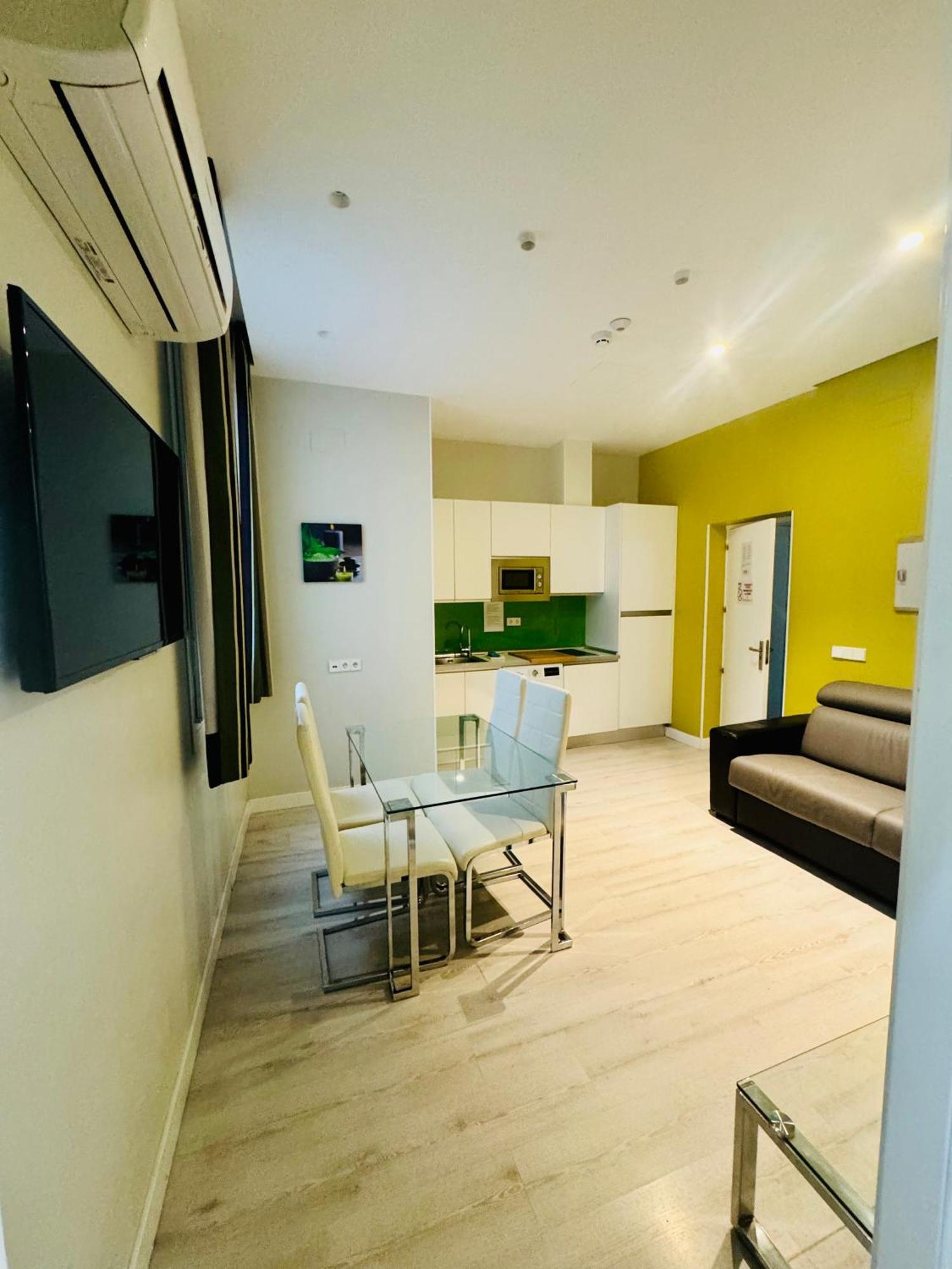 Apartamentos Apolo มาดริด ภายนอก รูปภาพ