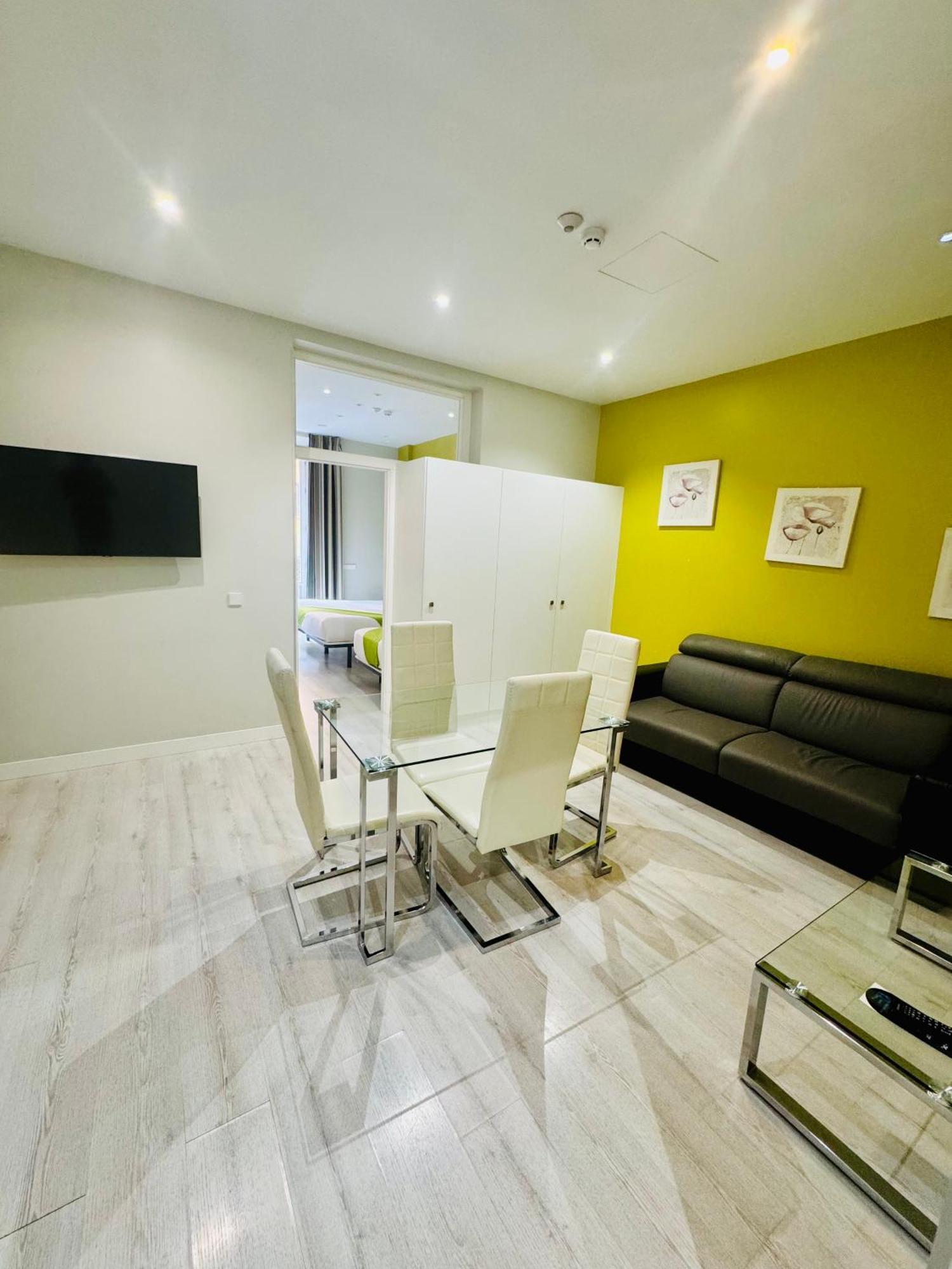 Apartamentos Apolo มาดริด ภายนอก รูปภาพ