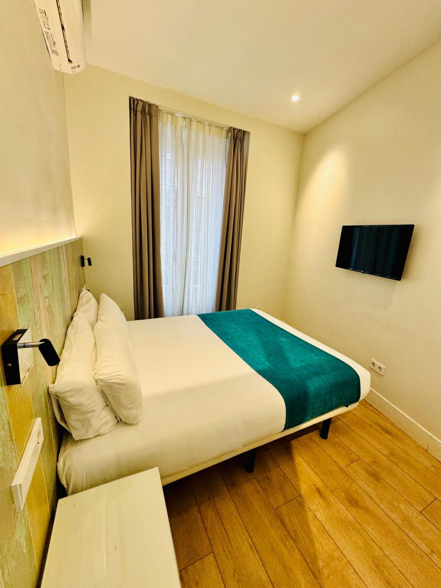 Apartamentos Apolo มาดริด ภายนอก รูปภาพ